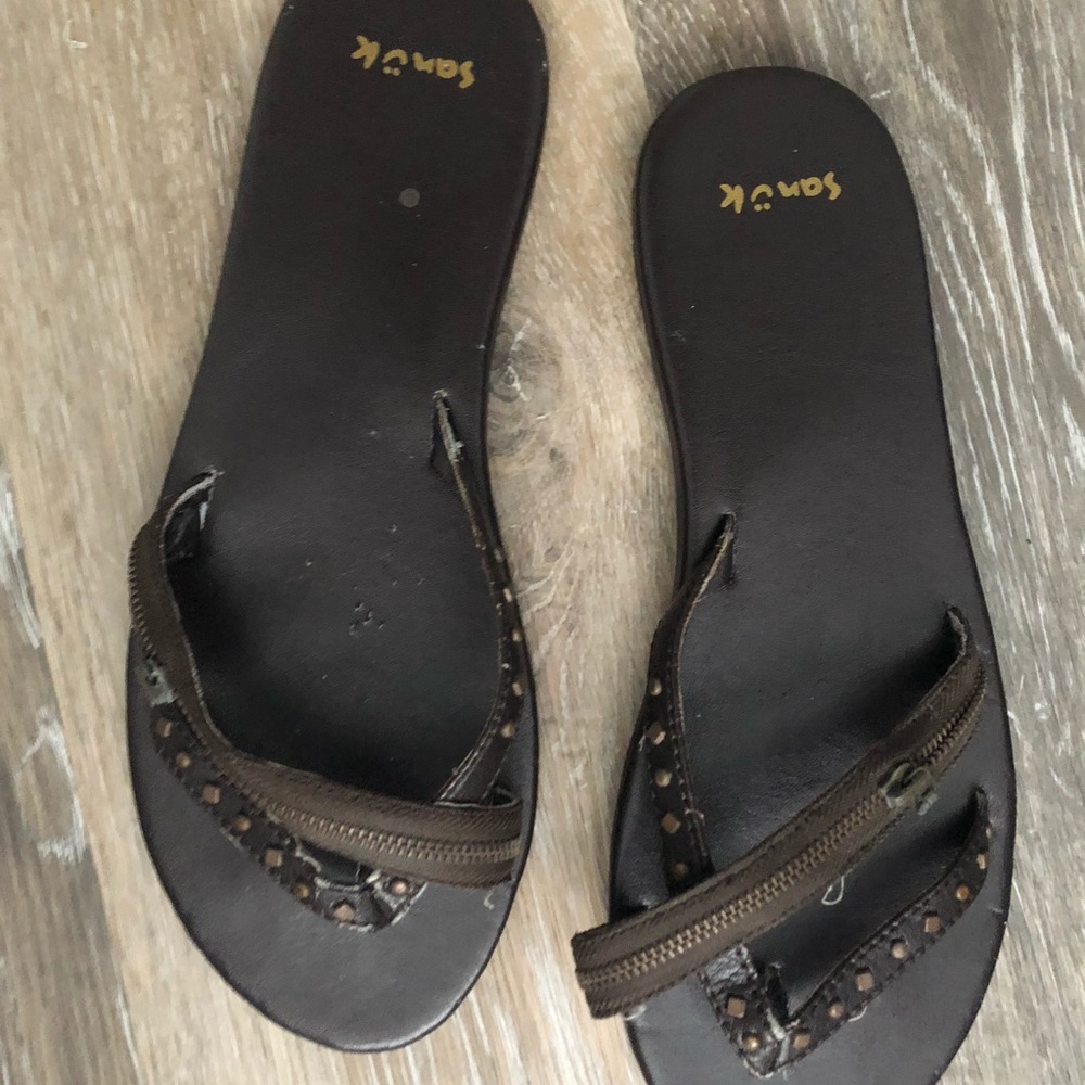 Brown sanuk sandals